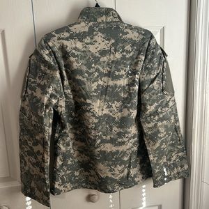 Camouflage jacket     SMALL 😀
